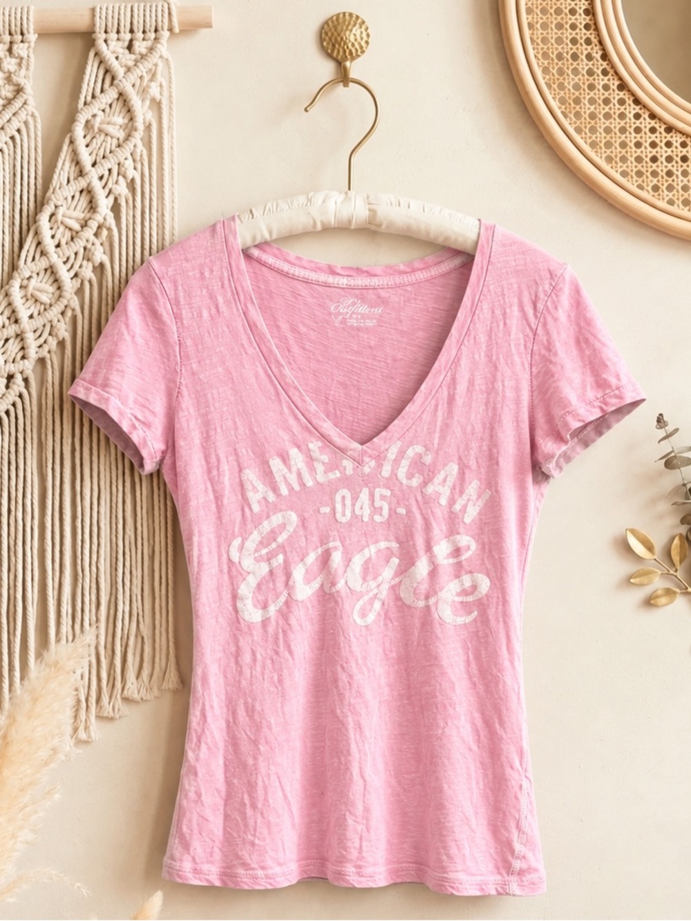 American Eagle Outfitters Vintage Y2K Women's Pink V-Neck Graphic Tee